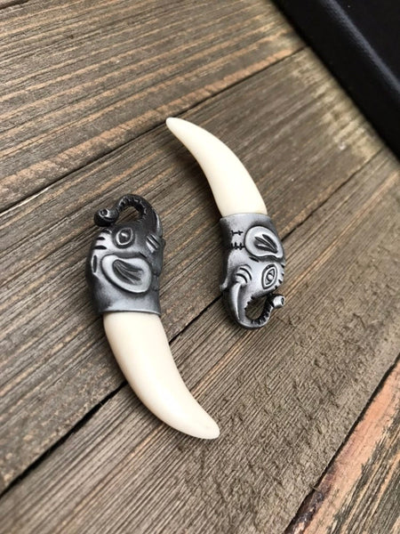 1 Silver Gray Metal Elephant Head Charm Boho Gypsy Hippie Gothic Punk Vintage Style Imitation Teeth Yoga Mala Necklace Pendant Biker's Gift