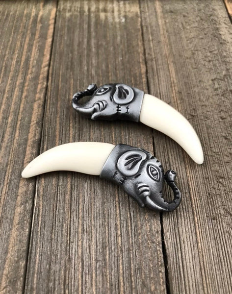 1 Silver Gray Metal Elephant Head Charm Boho Gypsy Hippie Gothic Punk Vintage Style Imitation Teeth Yoga Mala Necklace Pendant Biker's Gift