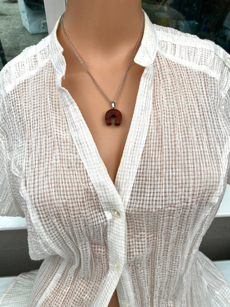 Red river stone Horseshoe Pendant Lucky Necklace High Quality No Fade No Tarnish Hypoallergenic Stainless Steel Dainty chain jewelry gift