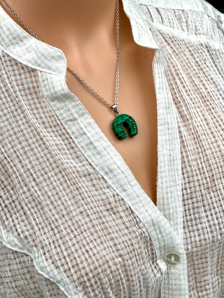 Green Malachite stone Horseshoe Shape Pendant Lucky Necklace with High Quality No Fade No Tarnish Hypoallergenic Stainless Steel chain gift